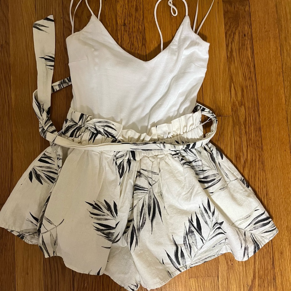 Altar’d State summer romper - Picture 1 of 2